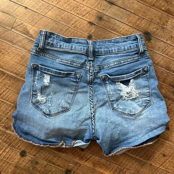 Kancan distressed raw hem shortie size 1/24 denim shorts - Picture 3 of 3